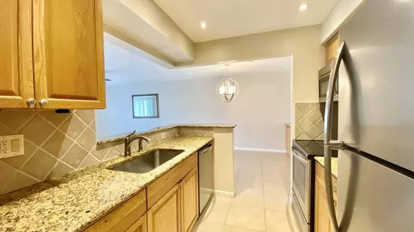 125 Shore CT 102b, North Palm Beach, FL 33408