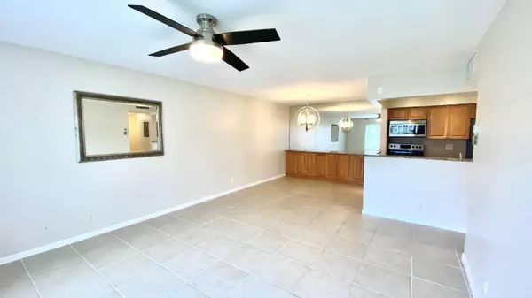 North Palm Beach, FL 33408,125 Shore CT 102b