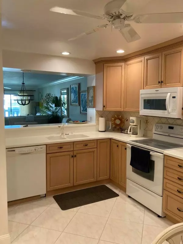Stuart, FL 34996,166 SE St Lucie Blvd # D-404