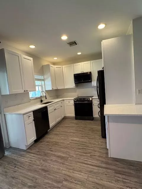 Greenacres, FL 33463,5822 Erik WAY