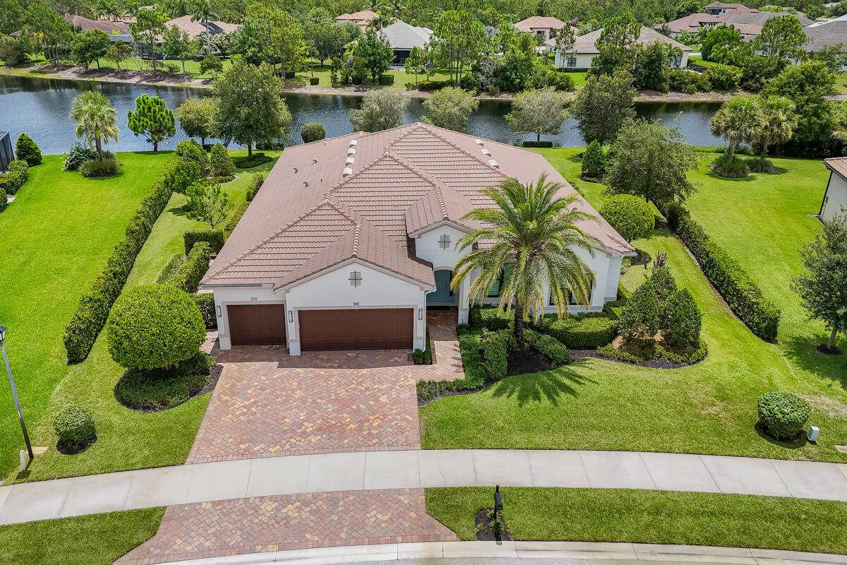 Palm City, FL 34990,749 SW Sea Green ST