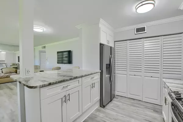 Delray Beach, FL 33446,17 Willowbrook LN 105