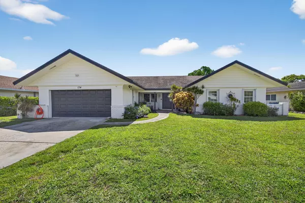 134 Meadowlark DR, Royal Palm Beach, FL 33411