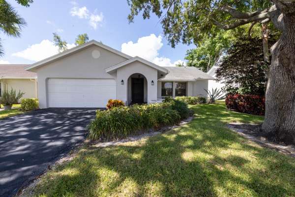 10608 S 180th PL, Boca Raton, FL 33498
