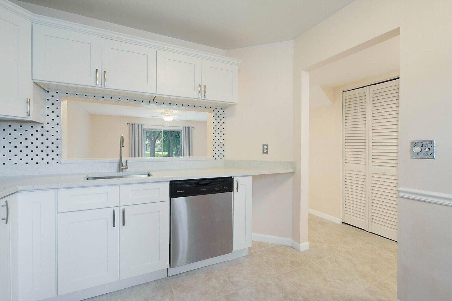 Boca Raton, FL 33433,6384 Boca CIR
