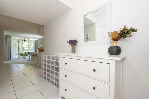 Hypoluxo, FL 33462,106 Half Moon CIR H2