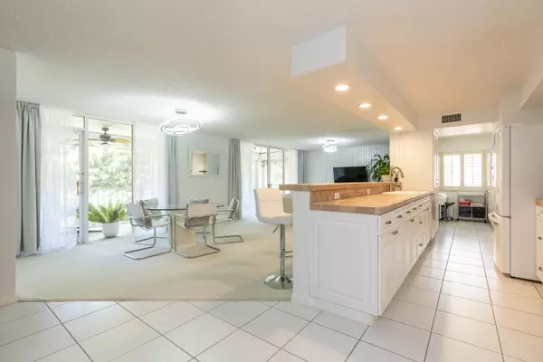 Hypoluxo, FL 33462,106 Half Moon CIR H2