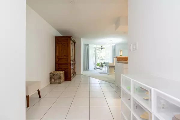 Hypoluxo, FL 33462,106 Half Moon CIR H2