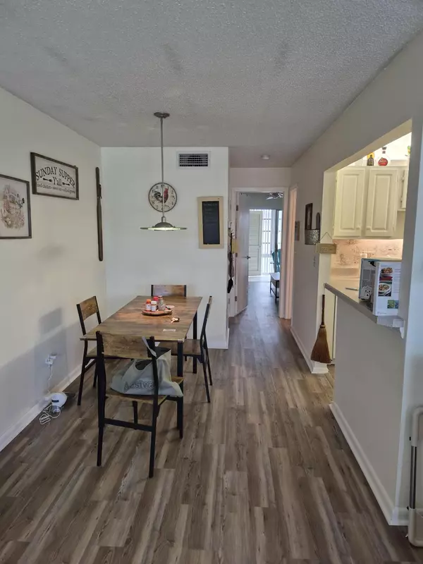 Vero Beach, FL 32962,108 Spring Lake CT 204