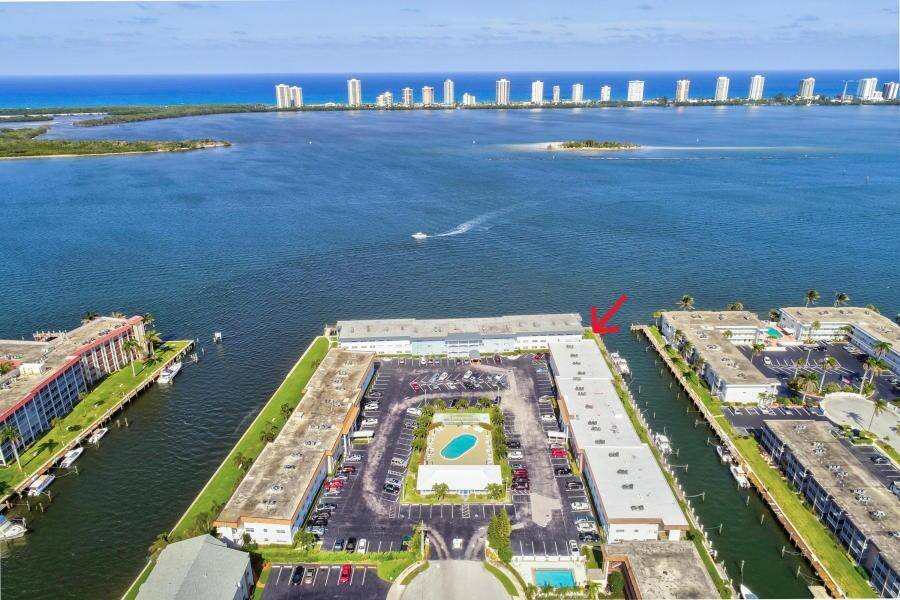 110 Shore CT 201, North Palm Beach, FL 33408