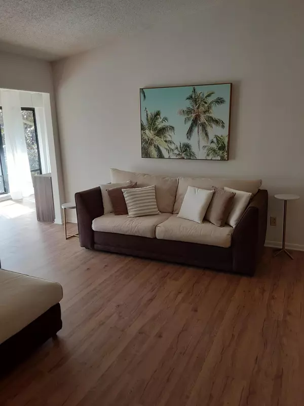 Palm Beach Gardens, FL 33418,1100 Duncan CIR 201