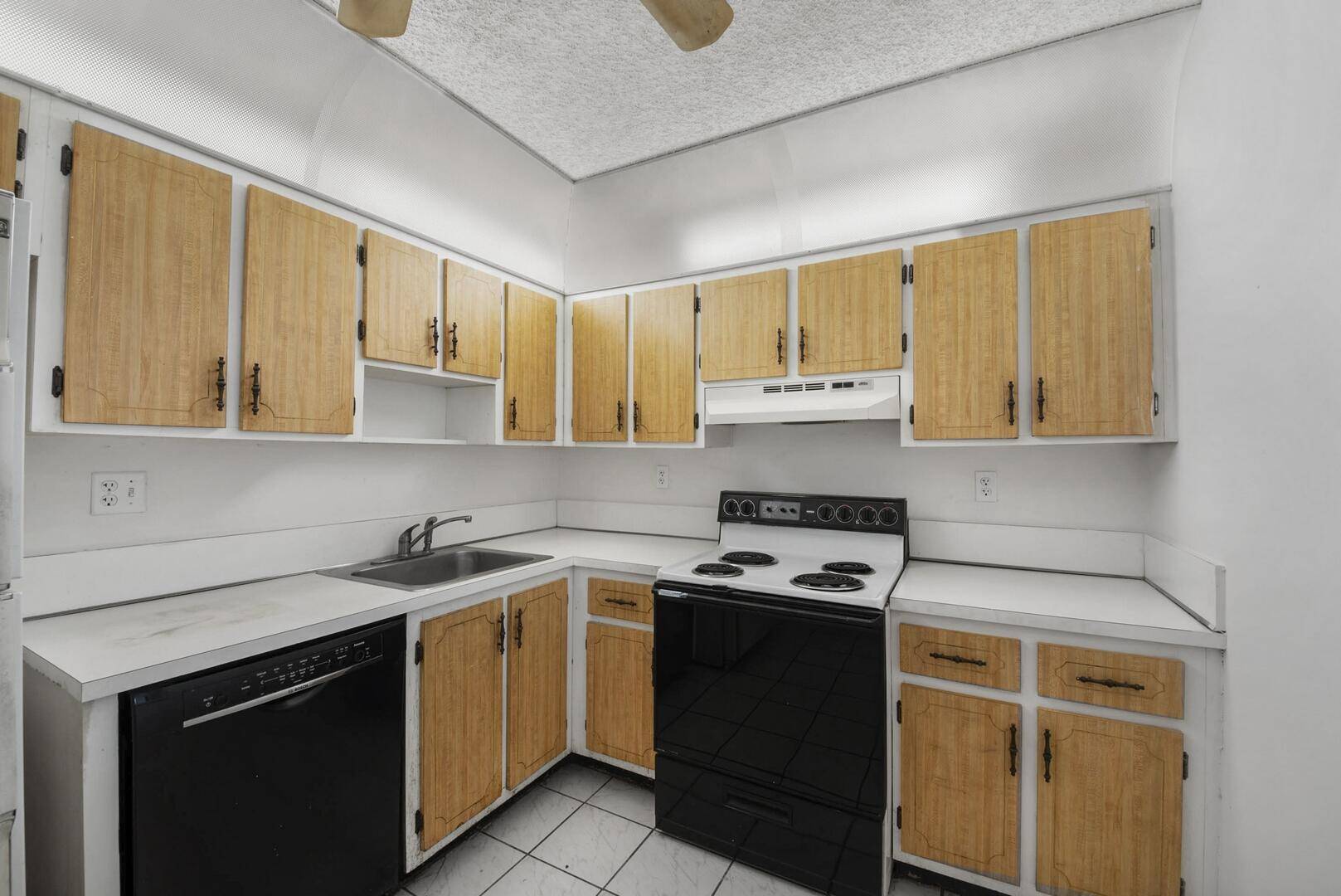 Boca Raton, FL 33428,9235 SW 8th ST 314