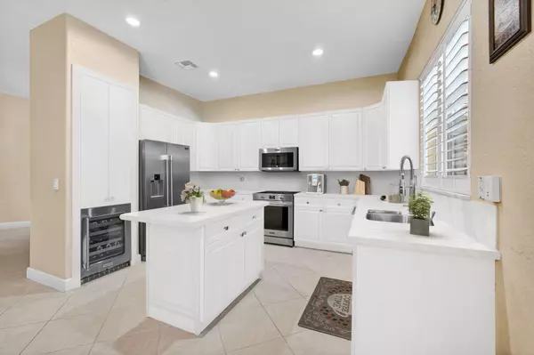 Palm Beach Gardens, FL 33412,8275 Bob O Link DR