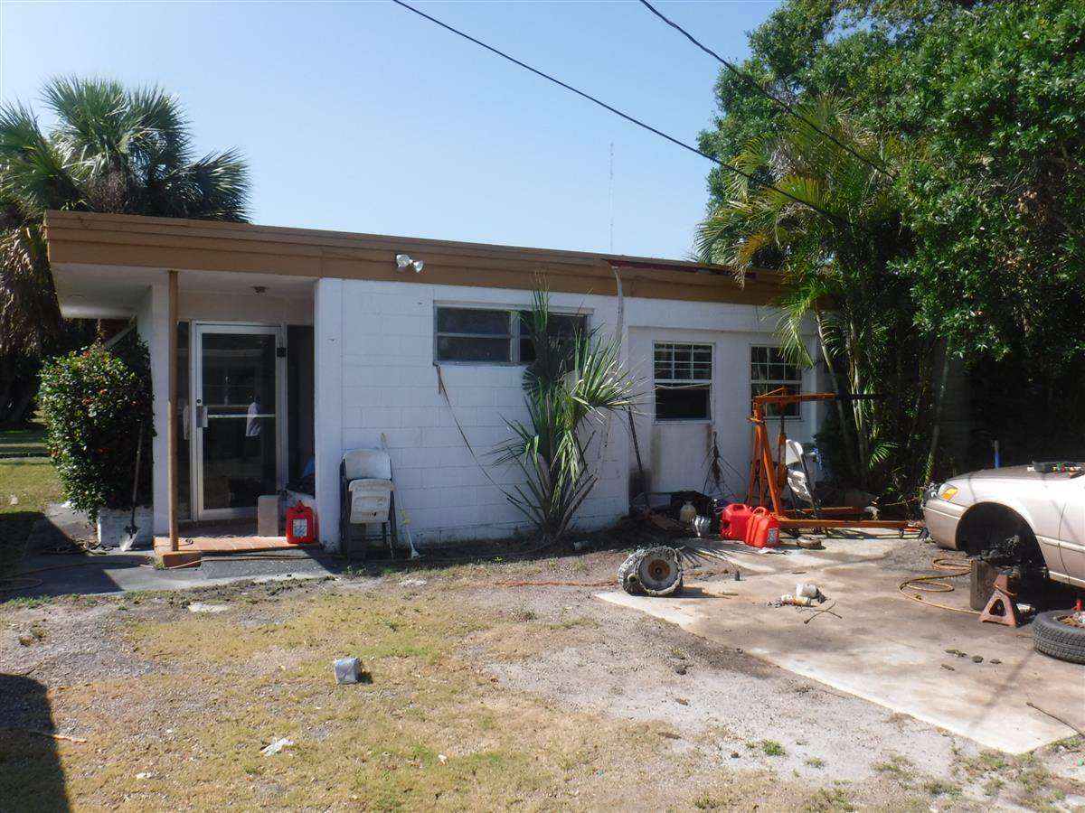 Fort Pierce, FL 34947,801 S 33rd ST