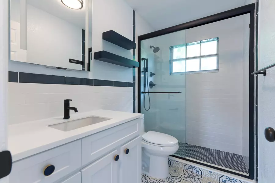 5207 N Flagler DR 2, West Palm Beach, FL 33407