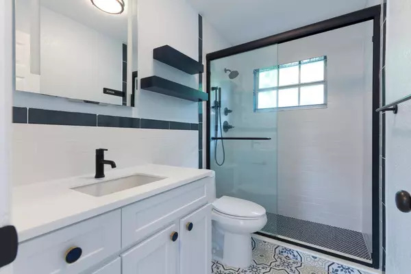 West Palm Beach, FL 33407,5207 N Flagler DR 2