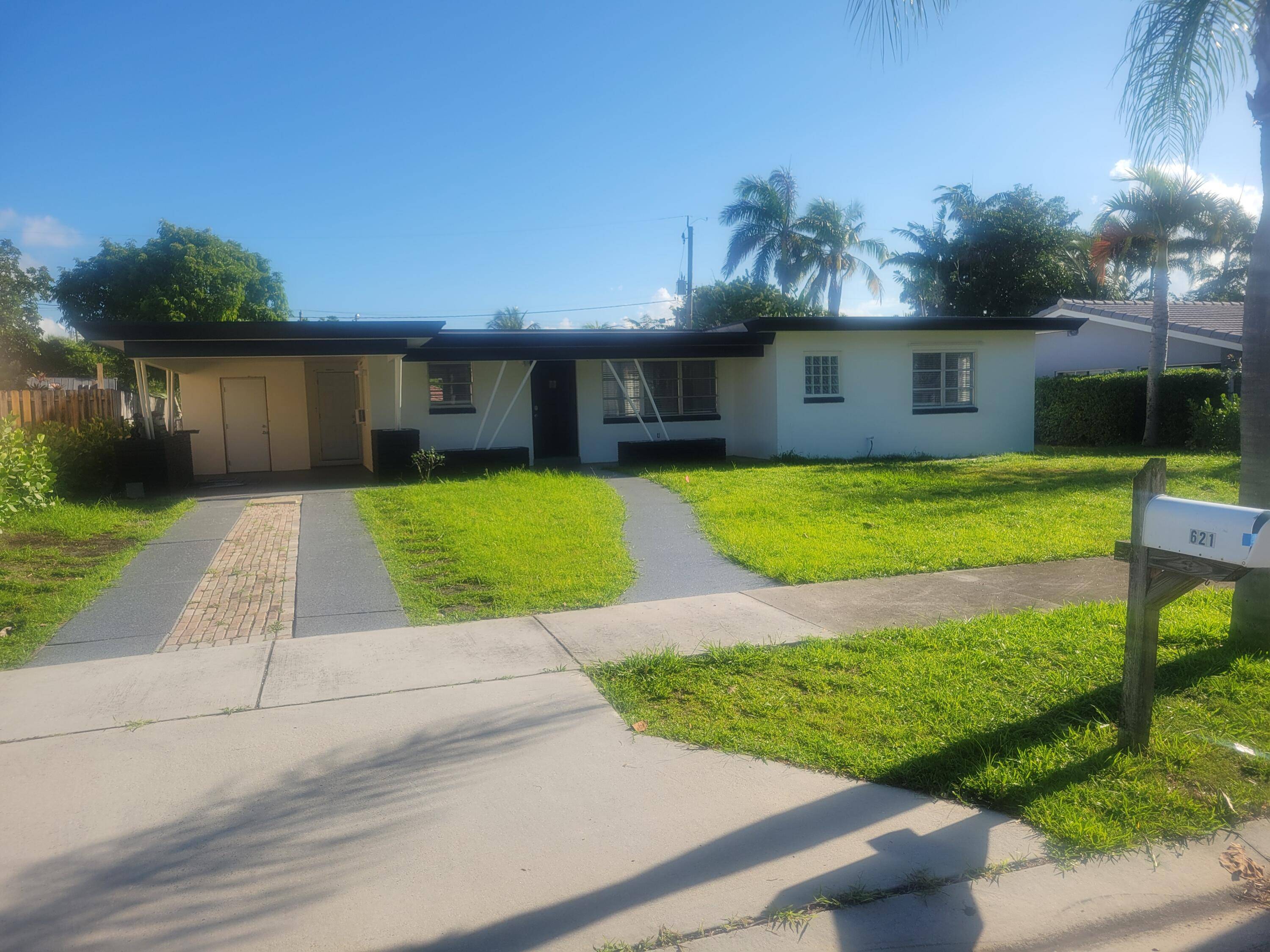 621 NE 9 AVE, Boynton Beach, FL 33435