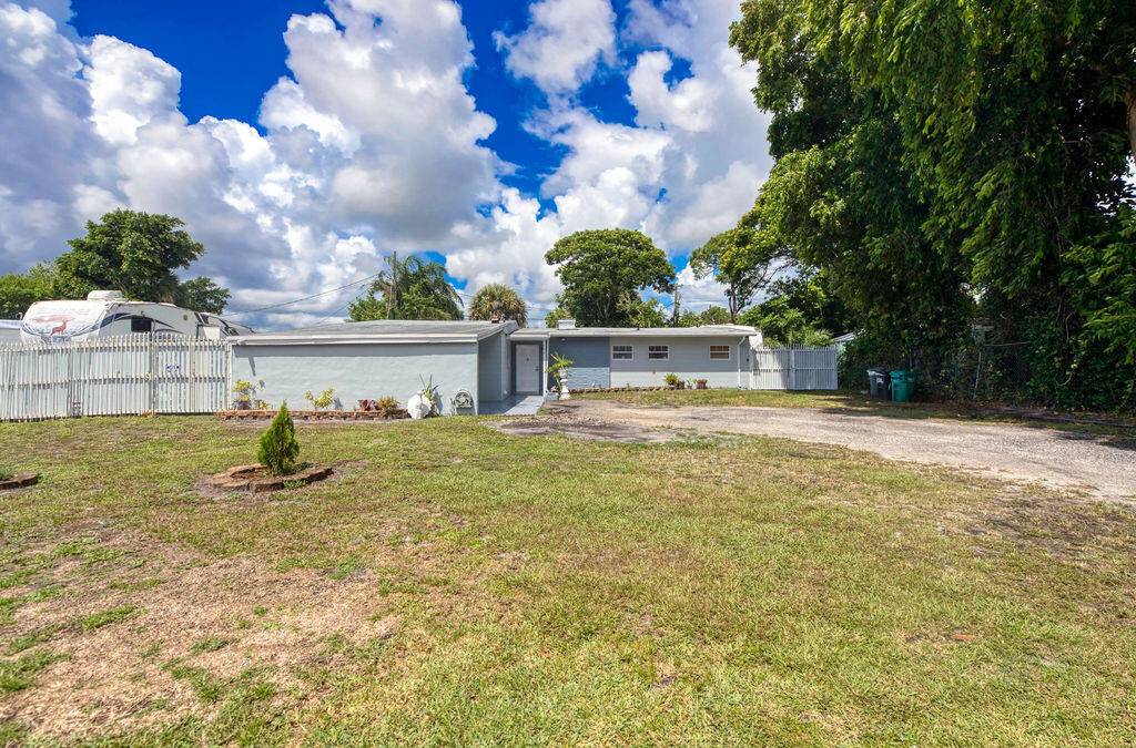 104 Beach AVE, Port Saint Lucie, FL 34952
