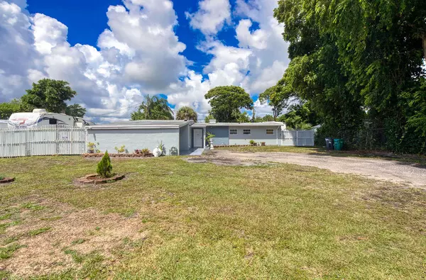 104 Beach AVE, Port Saint Lucie, FL 34952