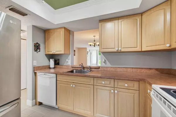 Delray Beach, FL 33446,16 Willowbrook LN 102