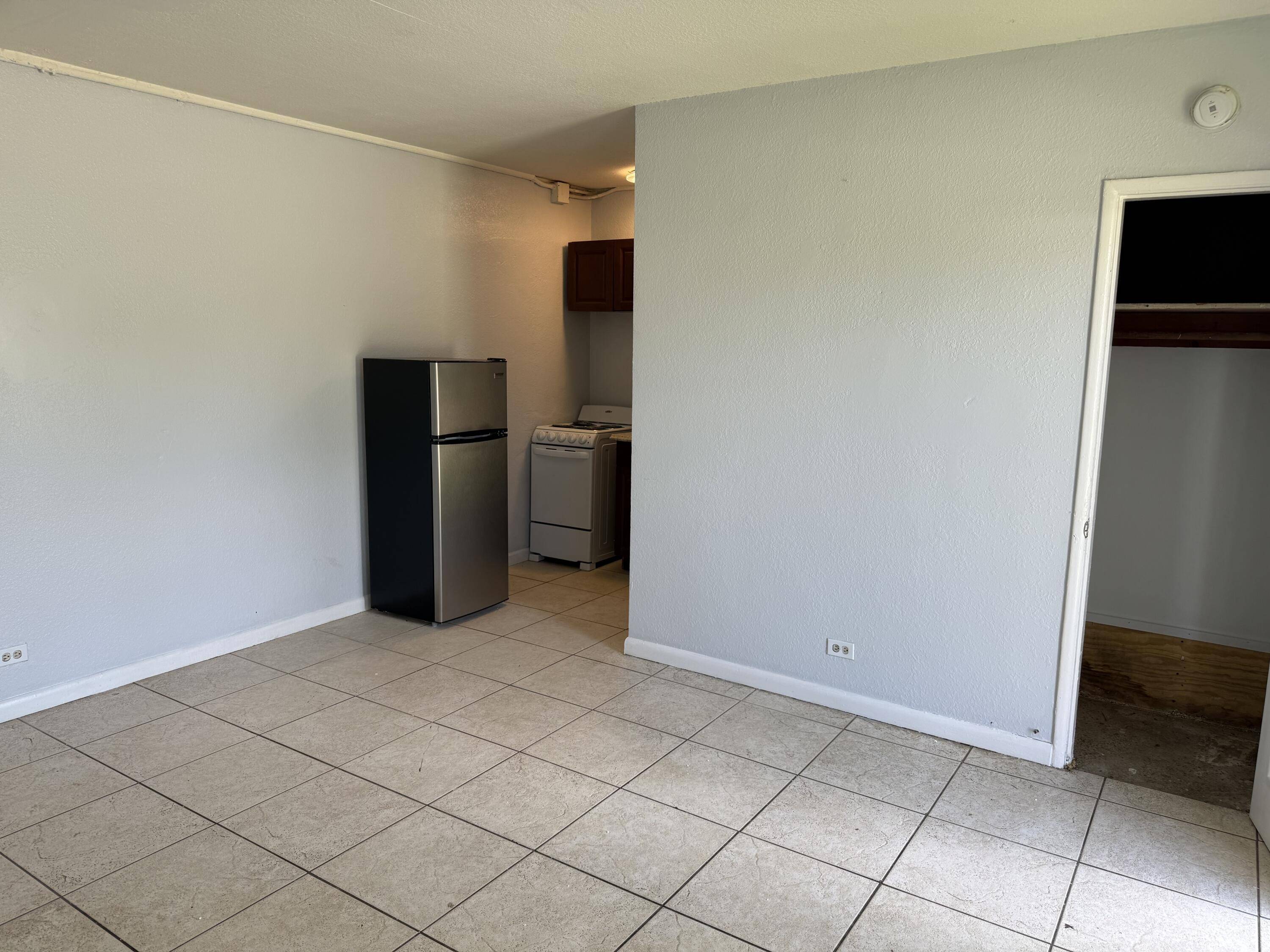 West Palm Beach, FL 33407,3300 Broadway AVE 6