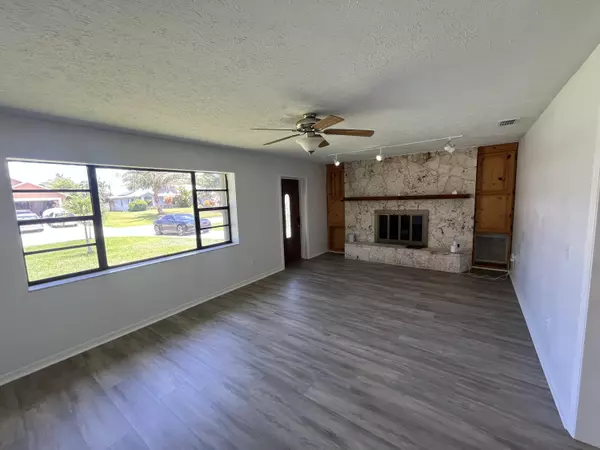 Port Saint Lucie, FL 34983,574 SW Duval AVE A