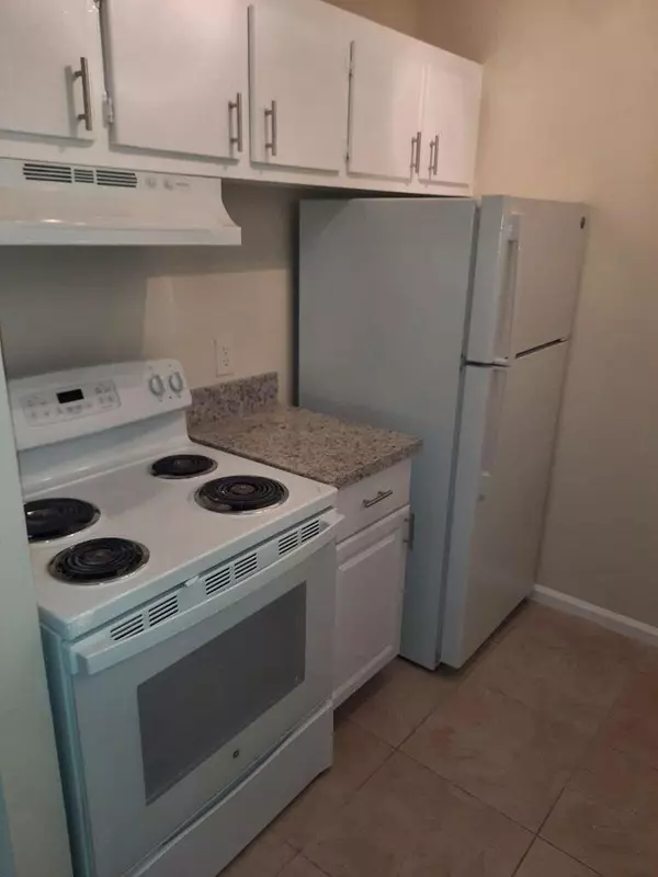 West Palm Beach, FL 33401,1500 N Congress AVE B29
