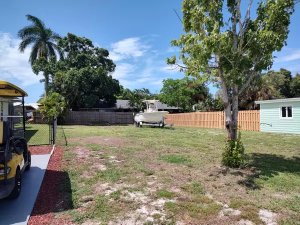 Jensen Beach, FL 34957,667 NE Alice ST