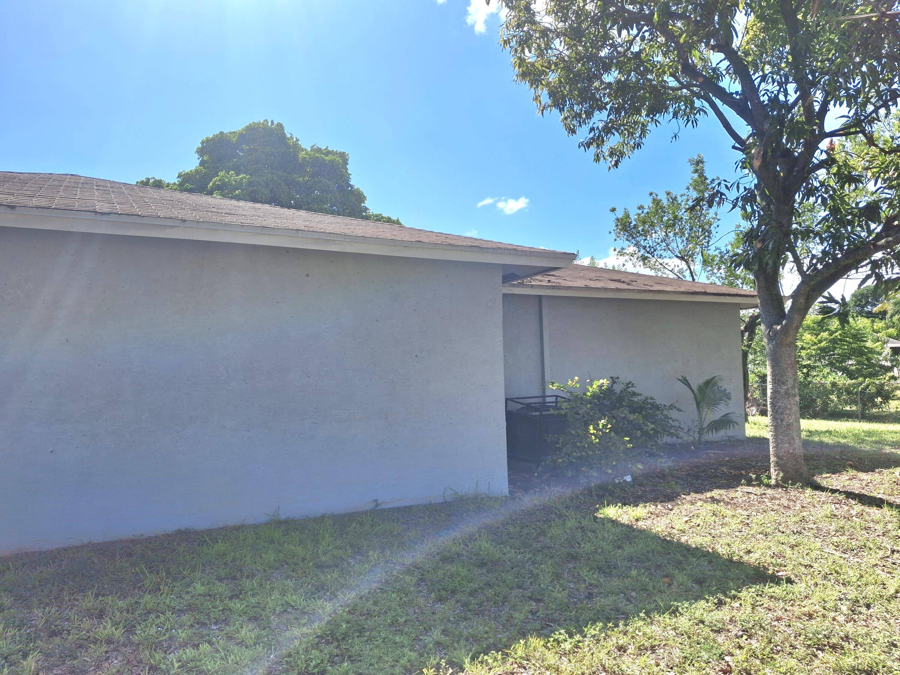 Pompano Beach, FL 33060,701 NW 15th CT