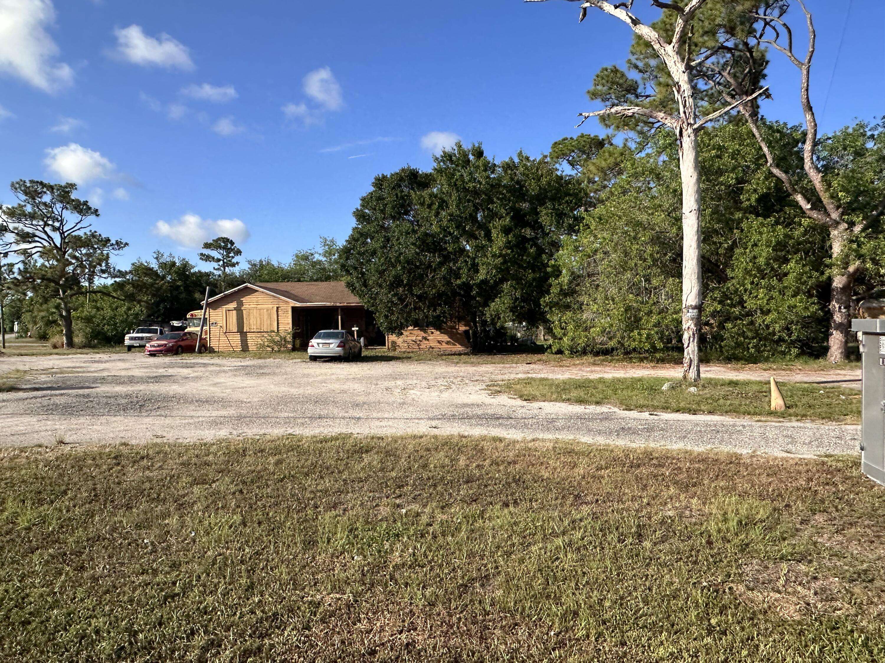 Fort Pierce, FL 34947,906 Angle RD