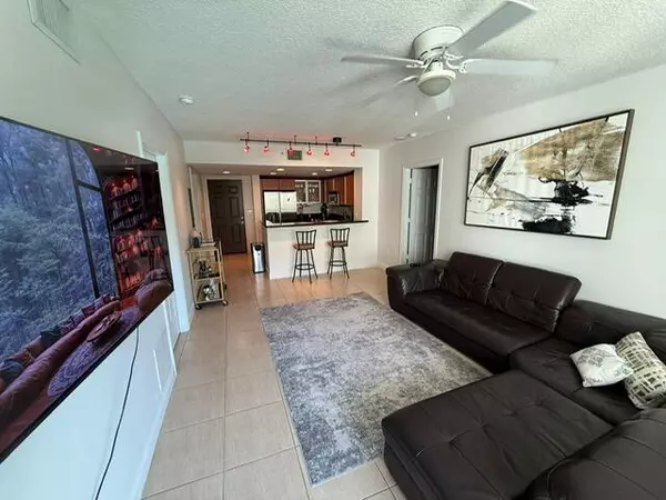 West Palm Beach, FL 33401,610 Clematis ST 523