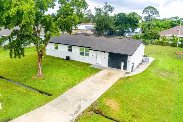 Port Saint Lucie, FL 34983,673 NE Horizon LN