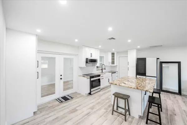 Port Saint Lucie, FL 34983,673 NE Horizon LN