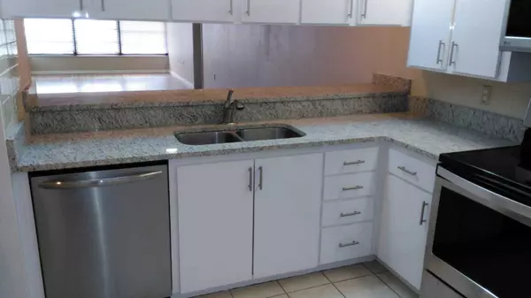 West Palm Beach, FL 33401,3516 Whitehall DR 205