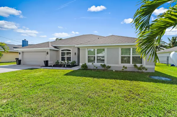 1925 SE Mantua ST, Port Saint Lucie, FL 34952
