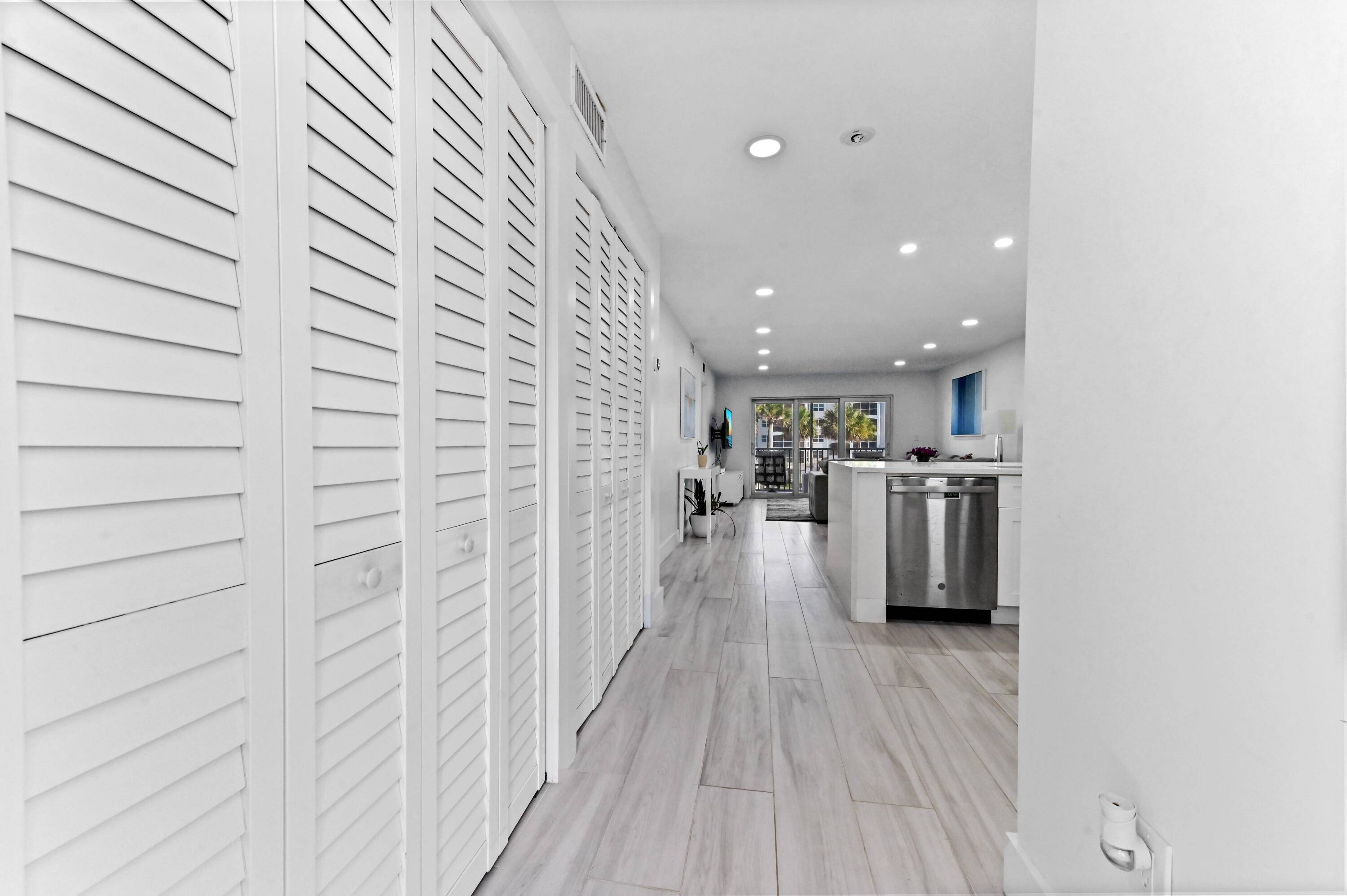 Boca Raton, FL 33431,2871 N Ocean BLVD C211