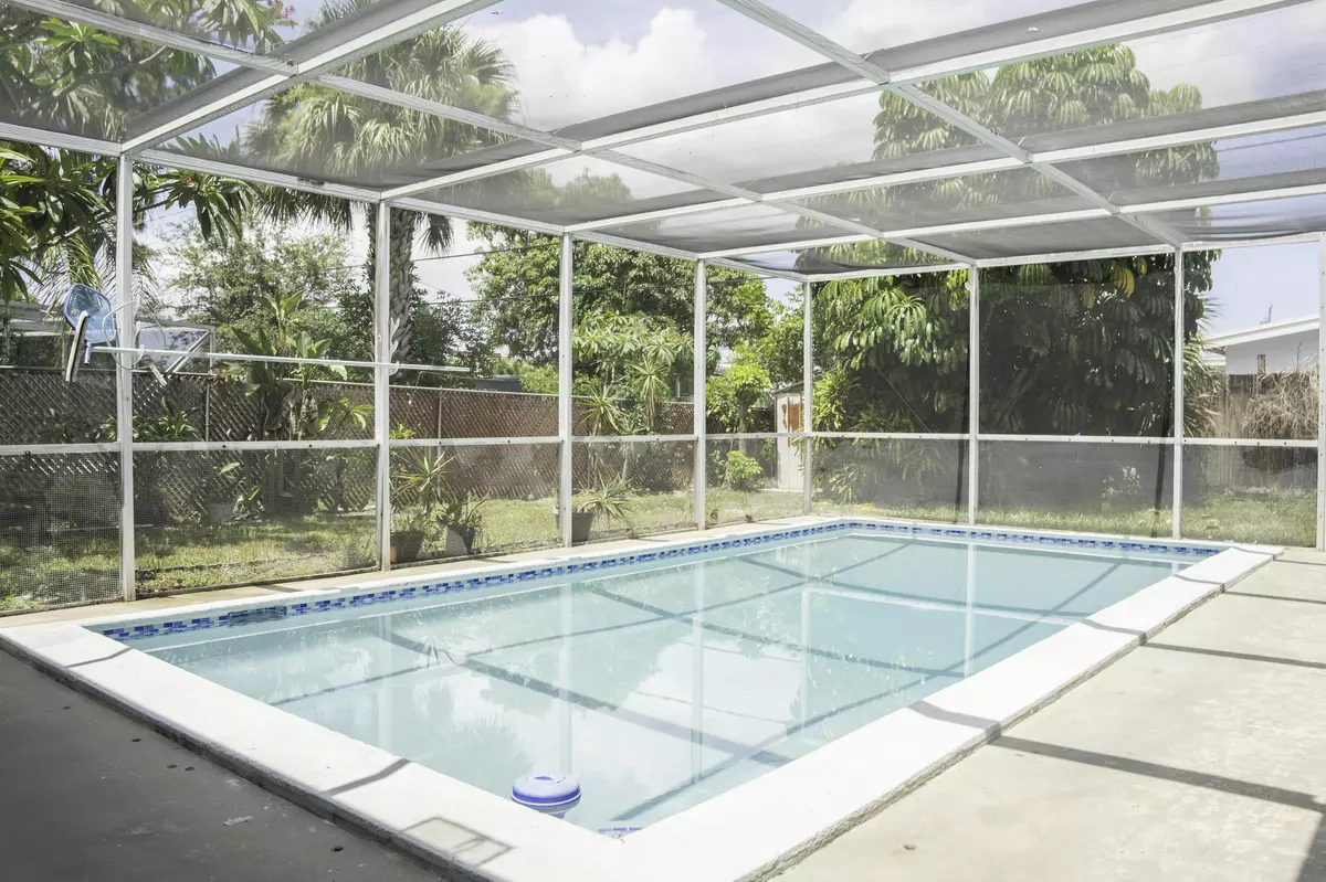 West Palm Beach, FL 33415,1876 E Chatham RD