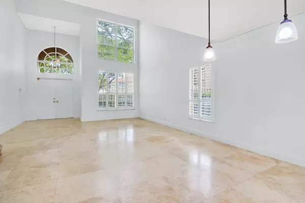 Palm Beach Gardens, FL 33410,1011 W Siena Oaks CIR
