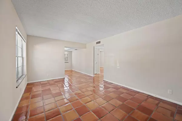 West Palm Beach, FL 33409,2707 Vandiver DR 1
