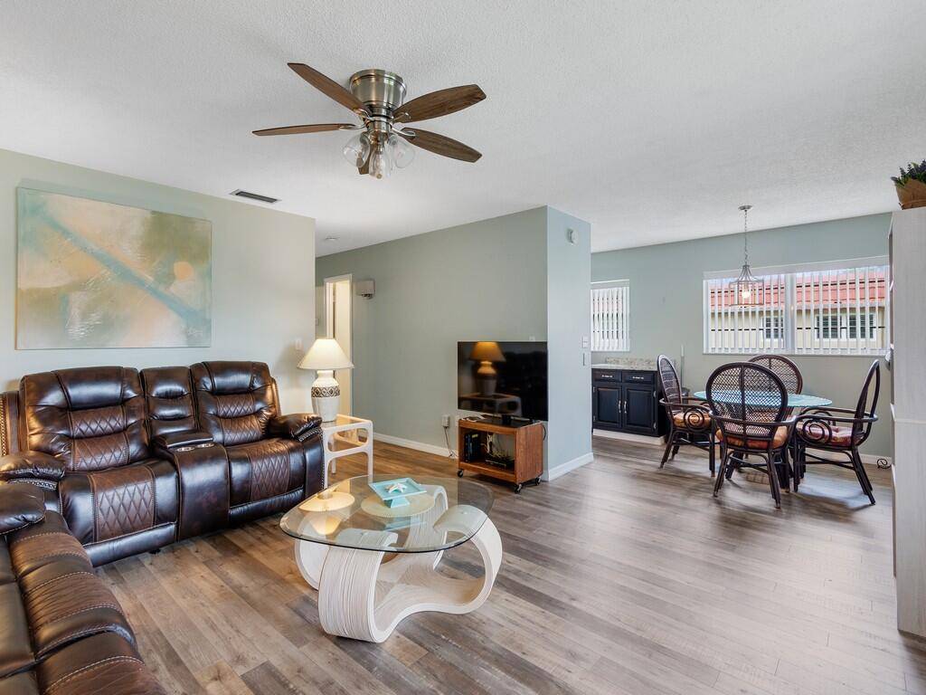 10 Vista Palm LN 206, Vero Beach, FL 32962