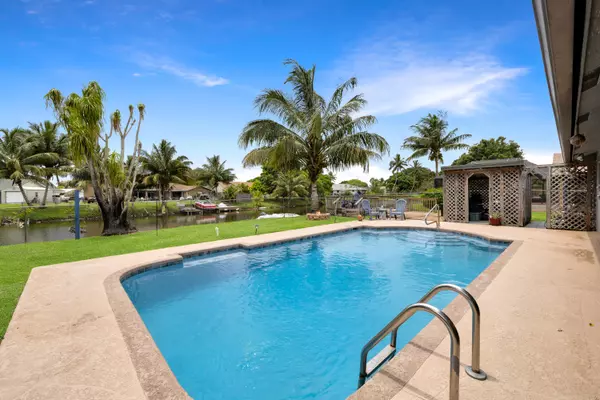 Royal Palm Beach, FL 33411,318 Las Palmas ST