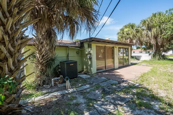 Riviera Beach, FL 33404,371 W 34th ST