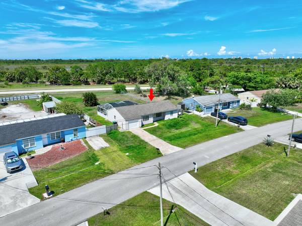 1669 SE North Blackwell DR, Port Saint Lucie, FL 34952