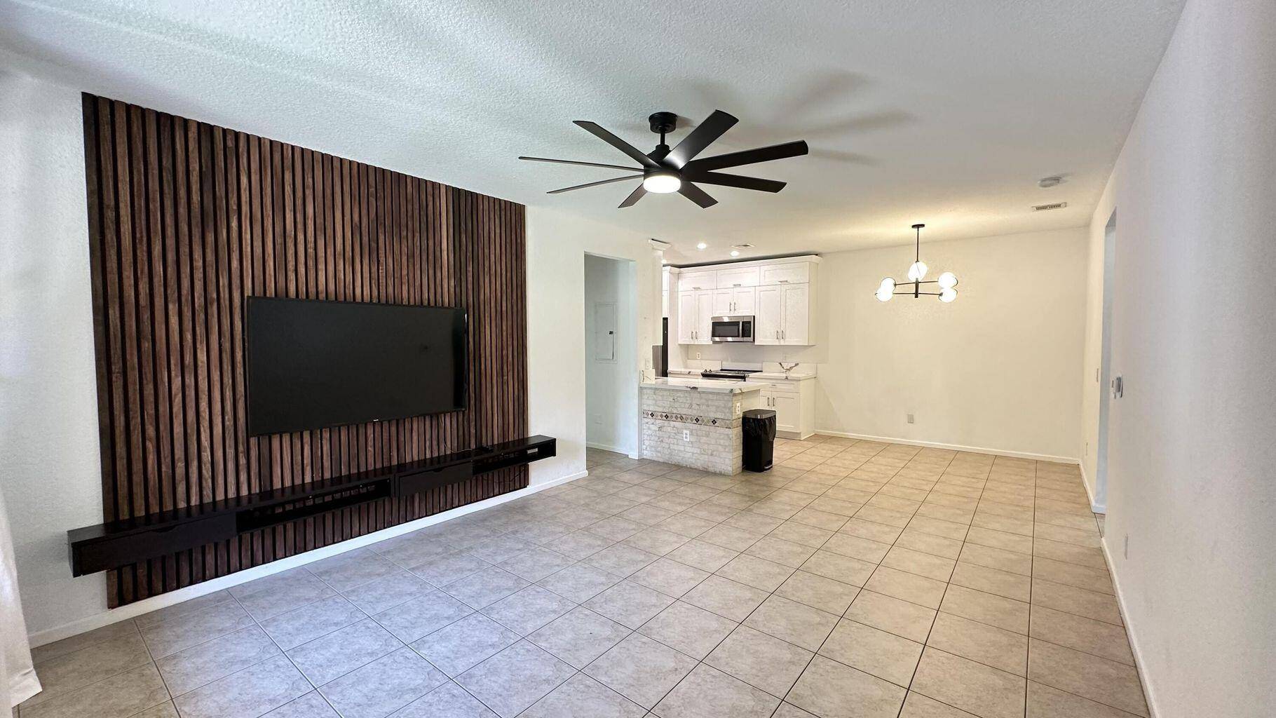 3549 Forest Hill 19 BLVD 19, Palm Springs, FL 33406
