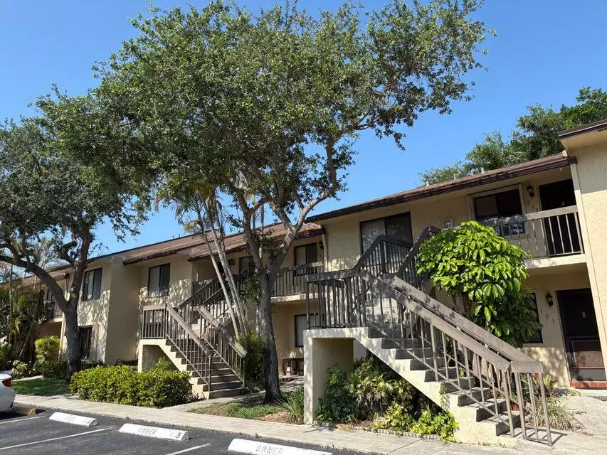 Boca Raton, FL 33433,6585 Somerset DR 201