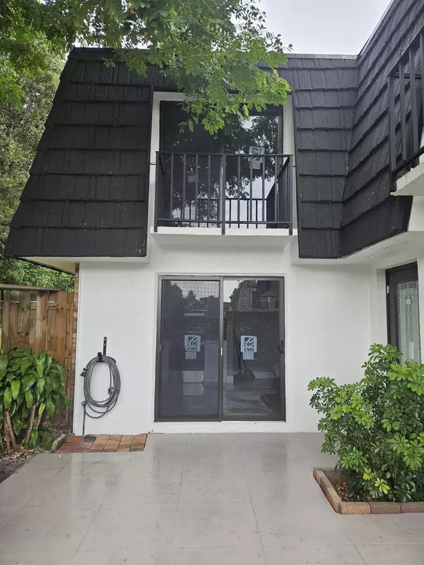 Palm Springs, FL 33461,220 Woodland RD 220
