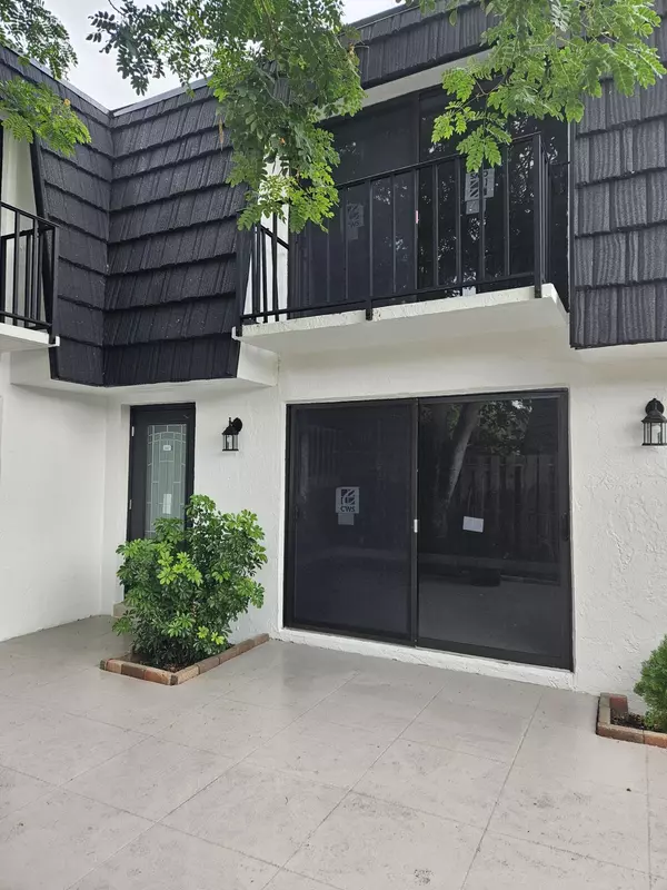 Palm Springs, FL 33461,220 Woodland RD 220
