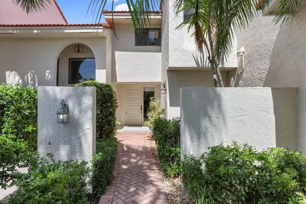 Boca Raton, FL 33434,7338 Woodmont CT