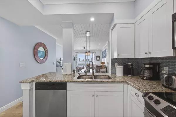 North Palm Beach, FL 33408,105 Paradise Harbour BLVD 501