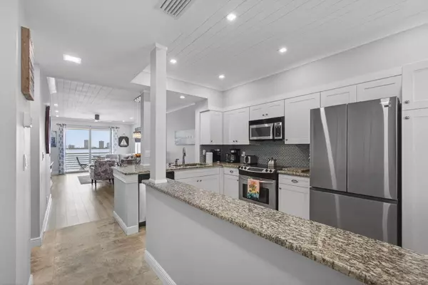 North Palm Beach, FL 33408,105 Paradise Harbour BLVD 501
